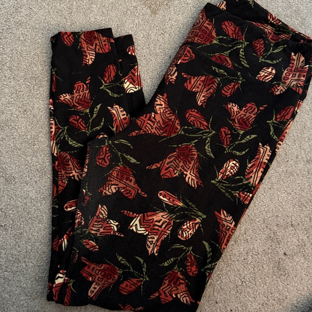 LuLaRoe Black and Red Leaf Pattern Leggings